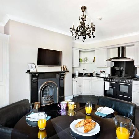Central Harrogate Townhouse Apartment With Parking Buitenkant foto