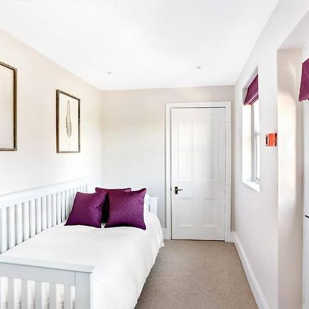 Central Harrogate Townhouse Apartment With Parking Buitenkant foto