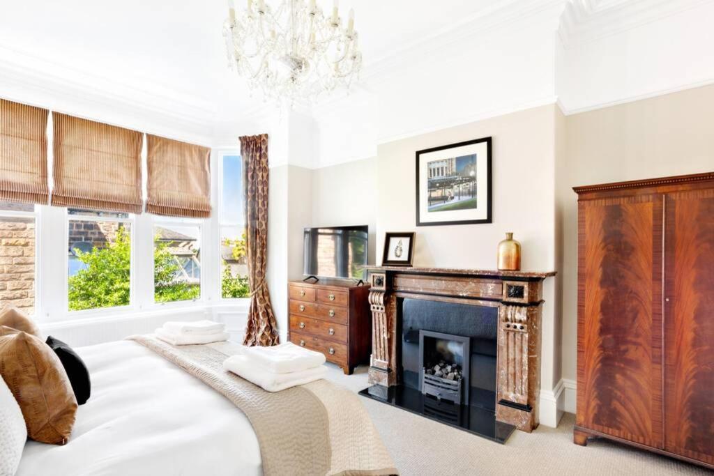 Central Harrogate Townhouse Apartment With Parking Buitenkant foto