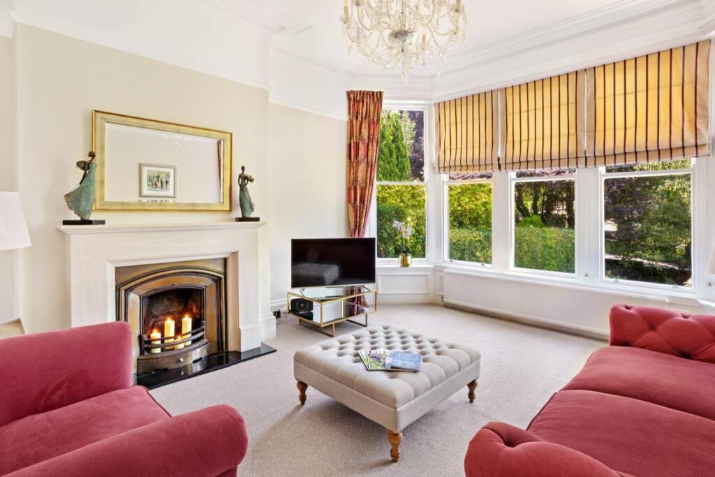Central Harrogate Townhouse Apartment With Parking Buitenkant foto