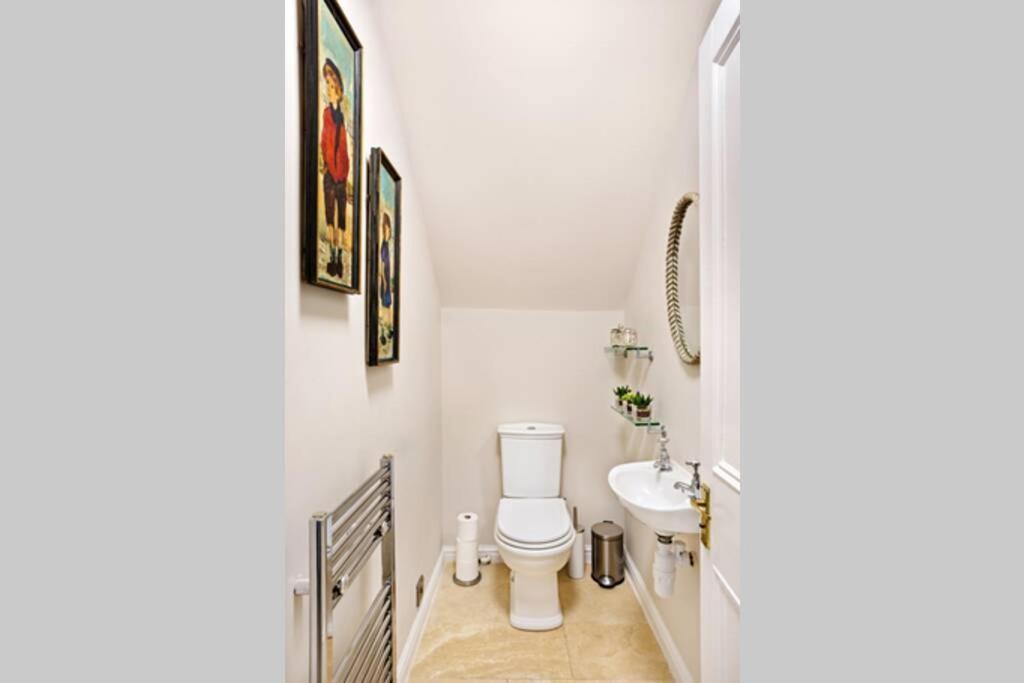 Central Harrogate Townhouse Apartment With Parking Buitenkant foto